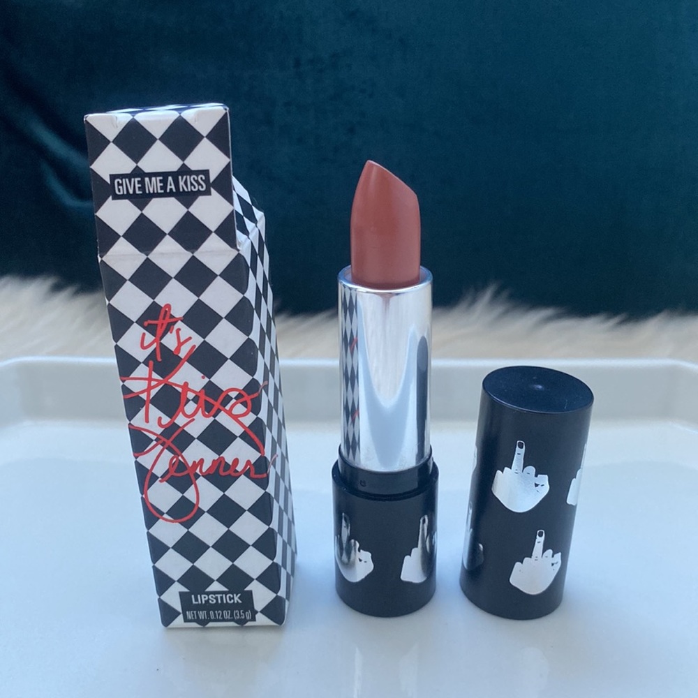Kylie Cosmetics- It’s Kris Jenner Collection Lipstick